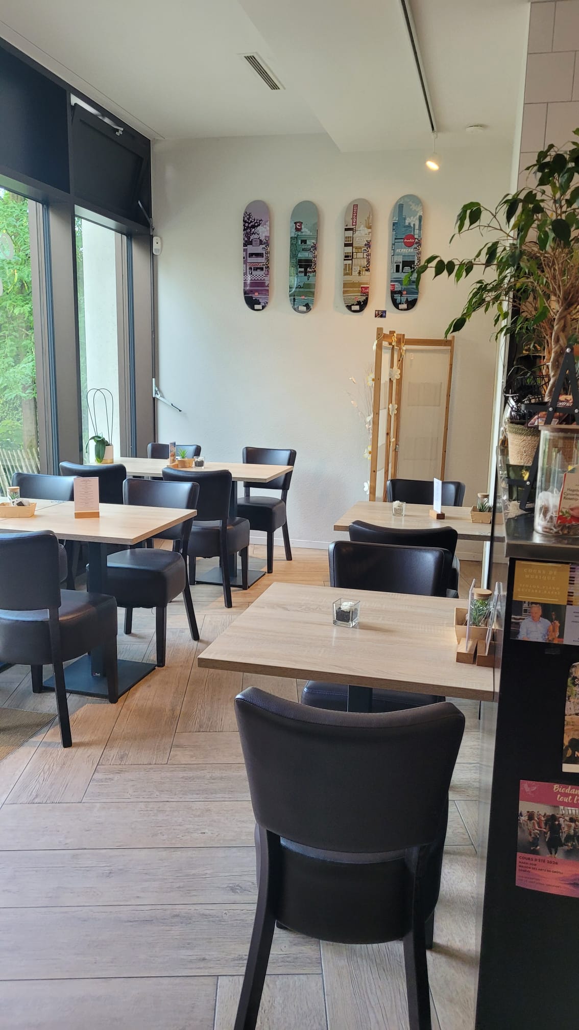 Intérieur du tea room Ô Petit Bonheur